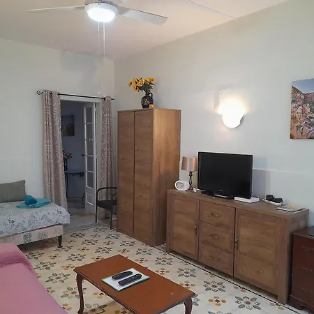 Апартаменты Cosy Family Near The Sea Сент-Полс-Бей